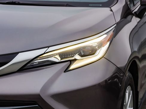 Used 2024 Toyota Sienna Platinum AWD/4WD image 5