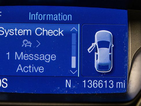 Used 2015 Ford Escape SE FWD image 34