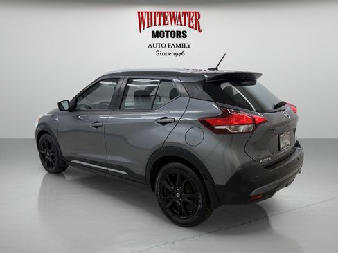 Used 2020 Nissan Kicks SR w/ SR Premium Package FWD image 2
