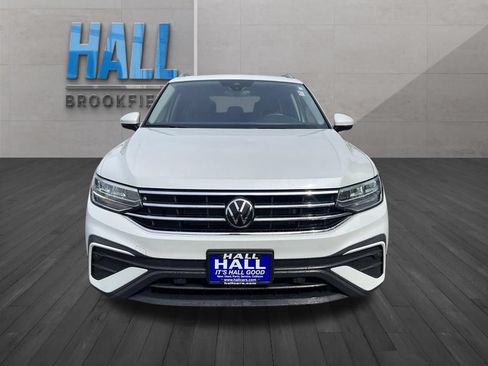 Certified 2023 Volkswagen Tiguan SE w/ Panoramic Sunroof Package AWD/4WD image 9