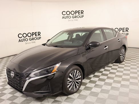 Used 2023 Nissan Altima 2.5 SV w/ SV Premium Package image 10