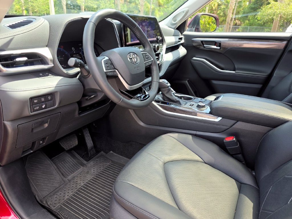 Used 2026 Toyota Highlander Platinum AWD/4WD image 27