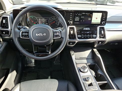 Certified 2023 Kia Sorento EX image 9