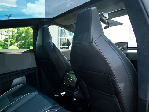 Used 2024 Tesla Cybertruck AWD Crew Cab image 34
