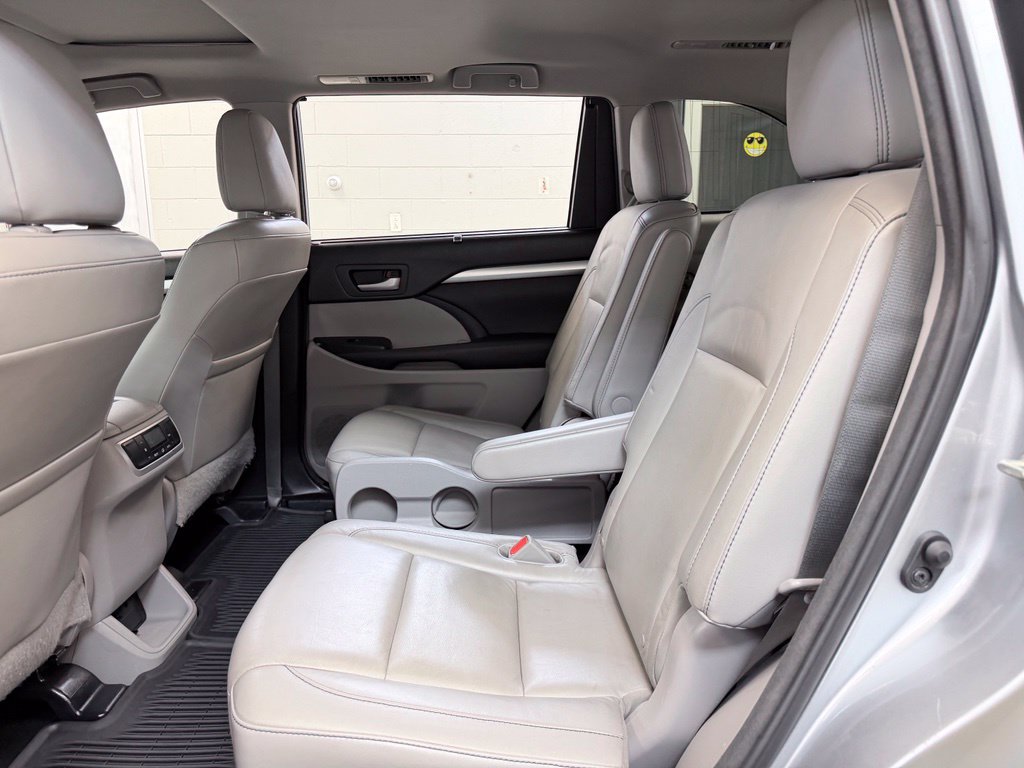 Used 2015 Toyota Highlander XLE AWD/4WD image 21