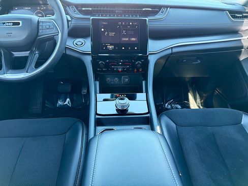 Used 2023 Jeep Grand Cherokee L Laredo image 18