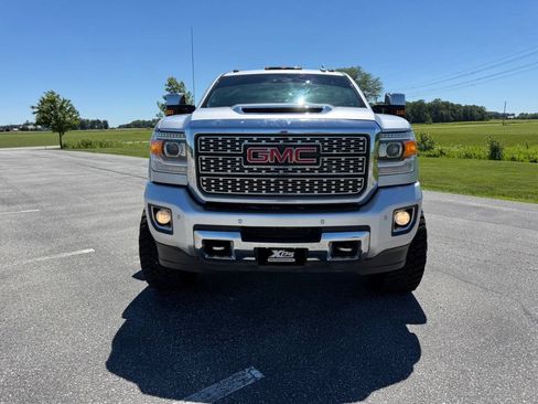 Used 2018 GMC Sierra 2500 Denali w/ Duramax Plus Package AWD/4WD image 3