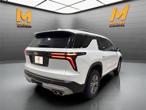 Used 2025 Chevrolet Traverse LT image 23
