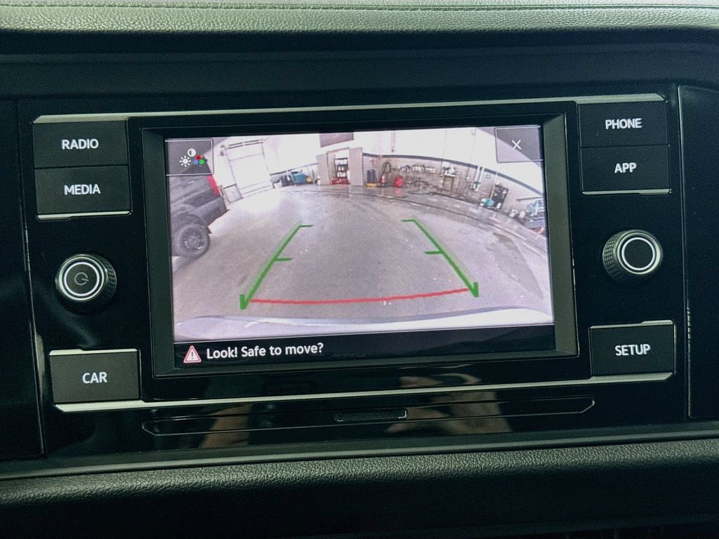 Used 2019 Volkswagen Jetta SE w/ Cold Weather Package FWD image 16