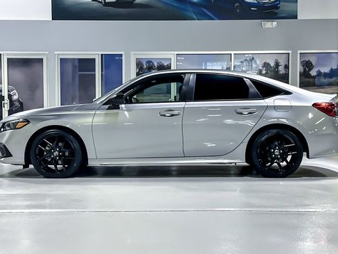 Used 2023 Honda Civic Sport image 2