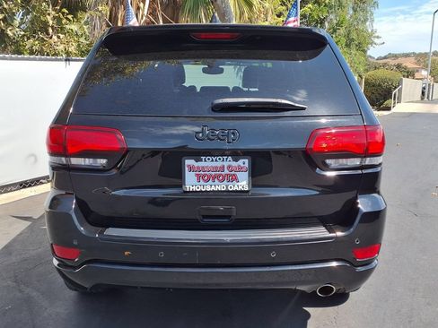 Used 2018 Jeep Grand Cherokee Altitude RWD image 6