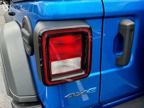 Used 2023 Jeep Wrangler Unlimited w/ Cold Weather Group image 22