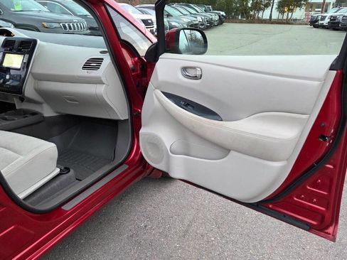 Used 2012 Nissan Leaf SV image 36