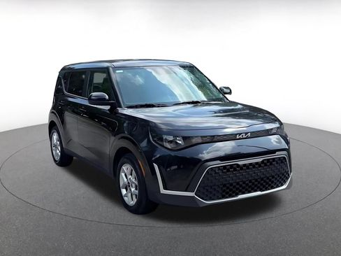 Used 2025 Kia Soul LX w/ LX Technology Package FWD image 3