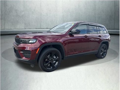 Used 2025 Jeep Grand Cherokee Altitude AWD/4WD image 1