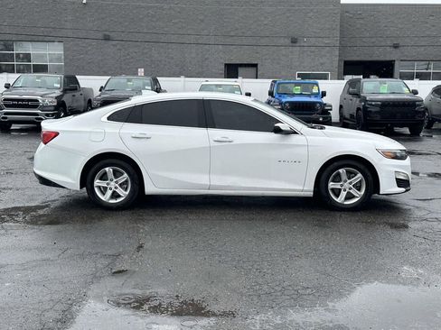 Used 2023 Chevrolet Malibu LT image 2