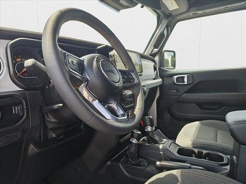 Used 2024 Jeep Wrangler Sahara image 16