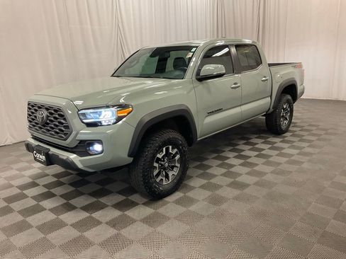 Used 2022 Toyota Tacoma TRD Off-Road AWD/4WD image 5