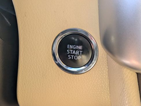 Used 2018 Toyota Highlander XLE image 30