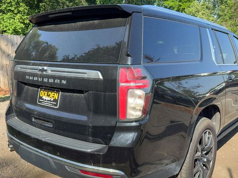 Used 2021 Chevrolet Suburban High Country w/ Premium Package AWD/4WD image 9