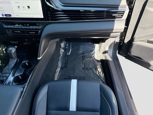 Used 2025 Toyota Camry SE w/ Multimedia Upgrade Package image 17