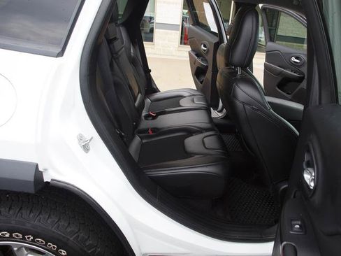Used 2019 Jeep Cherokee Trailhawk w/ Comfort/Convenience Group AWD/4WD image 7