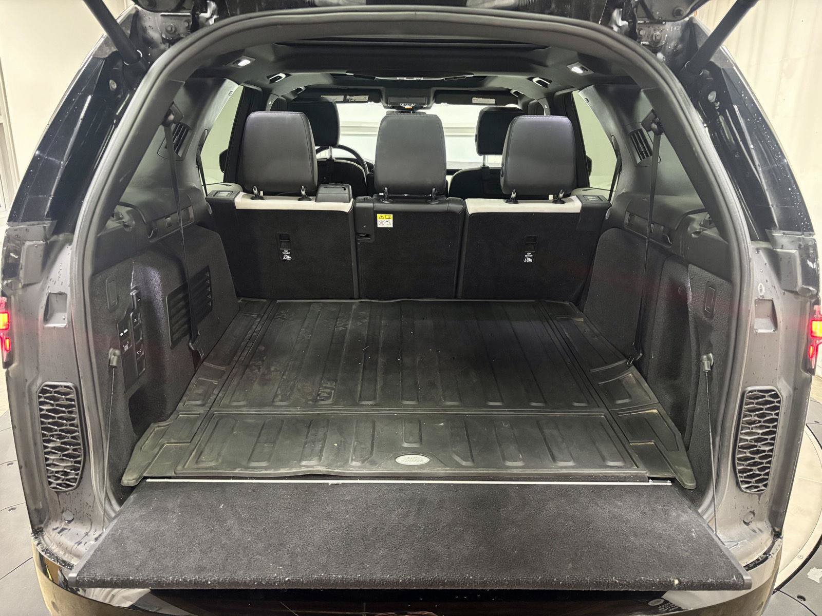 Used 2023 Land Rover Discovery S R-Dynamic AWD/4WD image 40