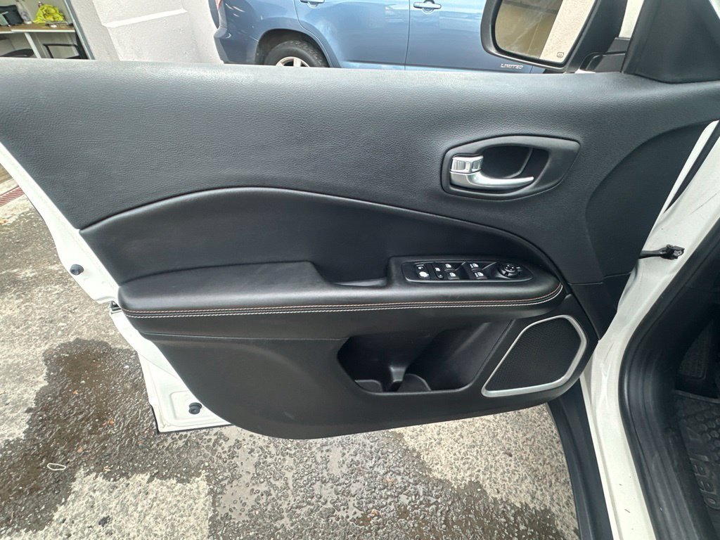 Used 2019 Jeep Compass Latitude w/ Cold Weather Group AWD/4WD image 8
