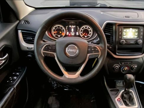 Used 2014 Jeep Cherokee Sport FWD image 6