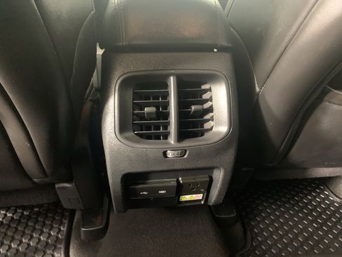 Used 2019 Jeep Cherokee Latitude Plus AWD/4WD image 32