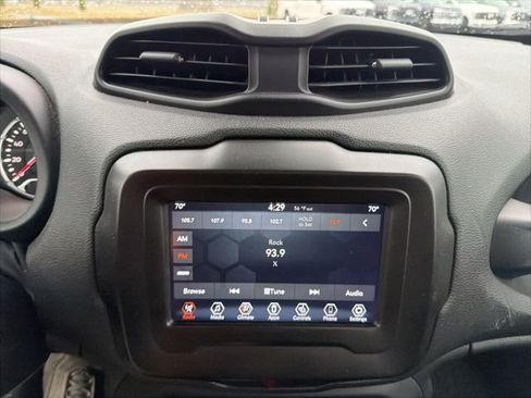 Used 2020 Jeep Renegade Latitude w/ Cold Weather Group image 22