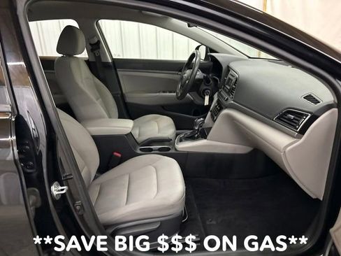 Used 2018 Hyundai Elantra SE FWD image 18