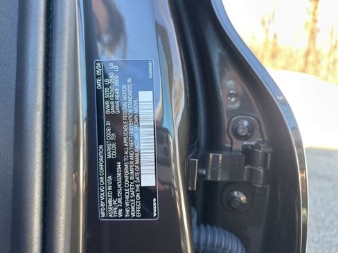 Certified 2025 Volvo S60 B5 Core image 33