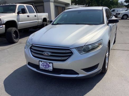 Used 2016 Ford Taurus SE FWD image 4