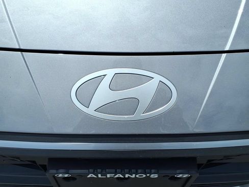 Used 2025 Hyundai Elantra Sport FWD image 11