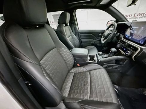Used 2024 Toyota Tacoma TRD Off-Road w/ TRD Off Road Premium Package AWD/4WD image 28