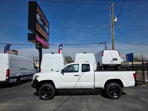 Used 2021 Toyota Tacoma SR image 4