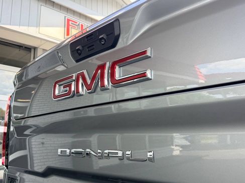 Used 2024 GMC Sierra 2500 Denali w/ Denali Reserve Package AWD/4WD image 9