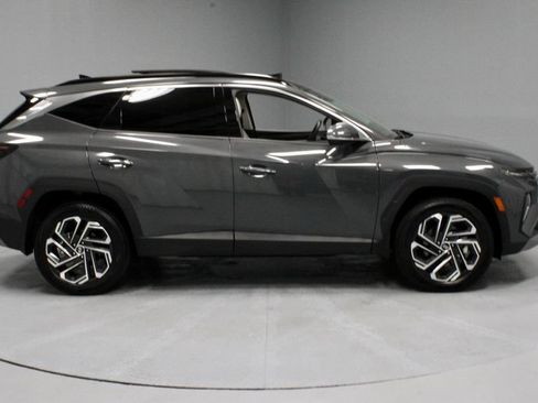 Used 2025 Hyundai Tucson Limited AWD/4WD image 12