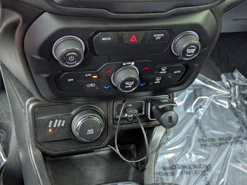 Used 2019 Jeep Renegade Sport AWD/4WD image 19