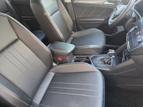 Used 2022 Volkswagen Tiguan SE image 10