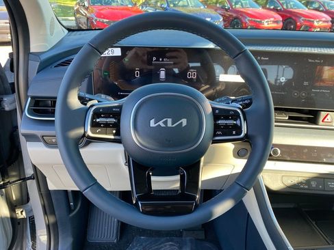 New 2026 Kia Carnival EX image 11