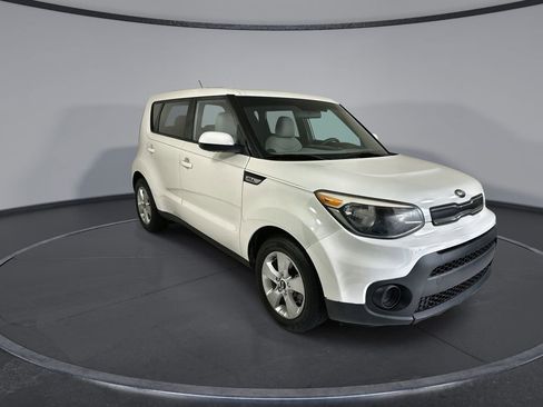 Used 2019 Kia Soul FWD image 2