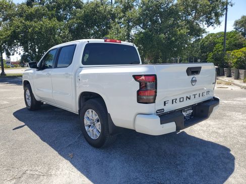 Used 2022 Nissan Frontier SV w/ Technology Package image 4