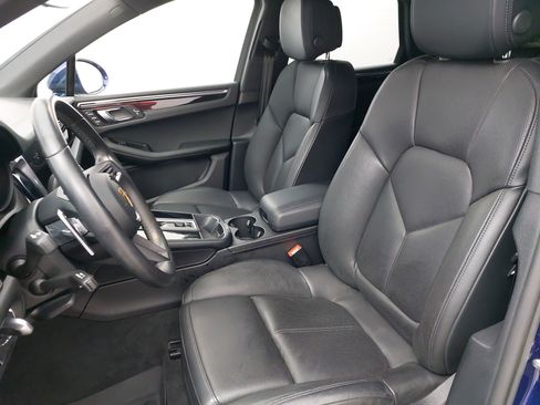 Certified 2023 Porsche Macan Turbo image 5