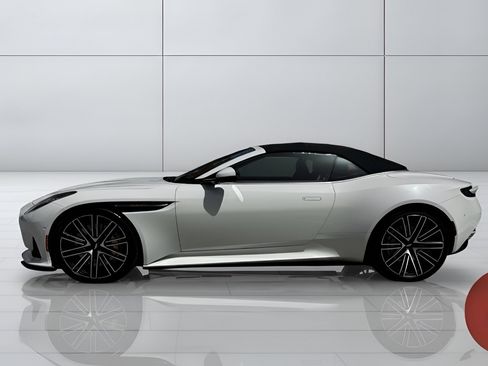 Used 2025 Aston Martin DB12 Convertible RWD image 3
