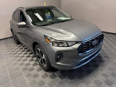 Used 2023 Ford Escape ST-Line Select w/ Tech Pack #2 AWD/4WD image 2