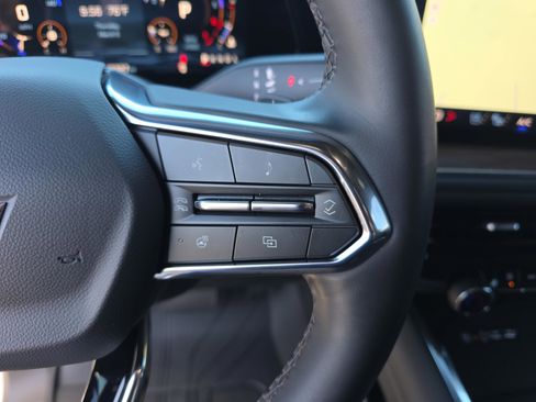 Used 2025 Chevrolet Suburban High Country image 29