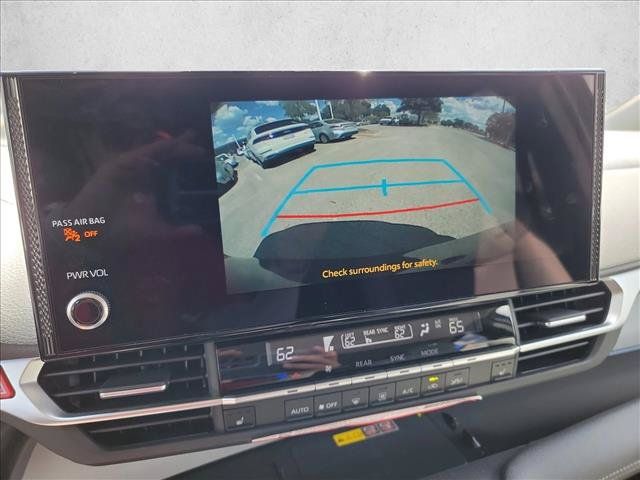 Used 2026 Toyota Sienna XLE FWD image 21