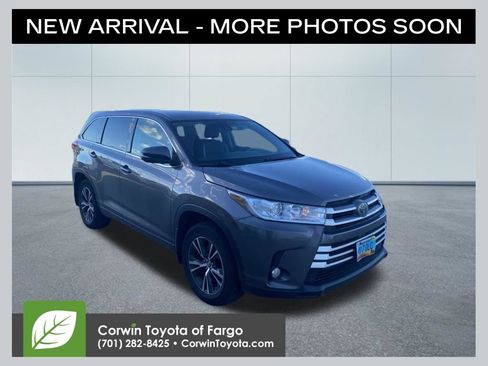 Used 2017 Toyota Highlander Plus AWD/4WD image 1